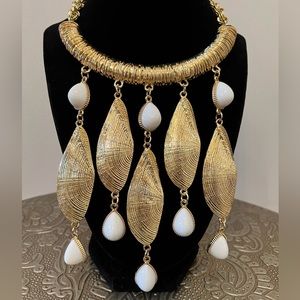LILLY PULITZER Gold tone Seashells Necklace with White Cabochon. NWOT